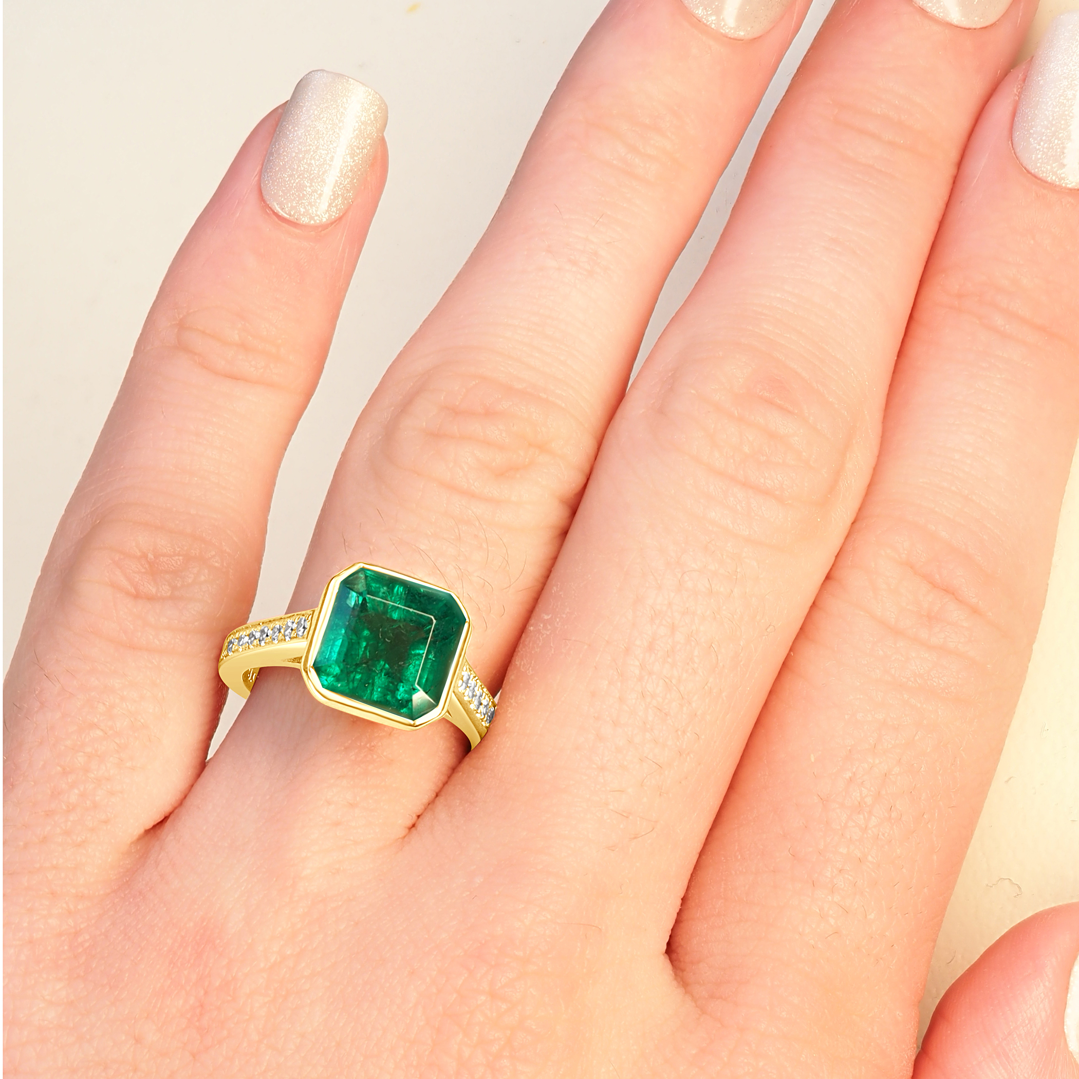 14KY 4.39CT EMERALD BEZEL RING WITH PAVE DIAMONDS 18D=.35CT